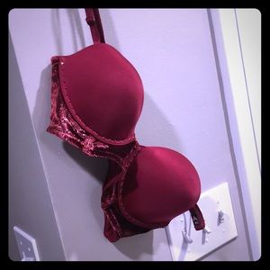 Victoria secret very sexy bra 34c. New with tags.